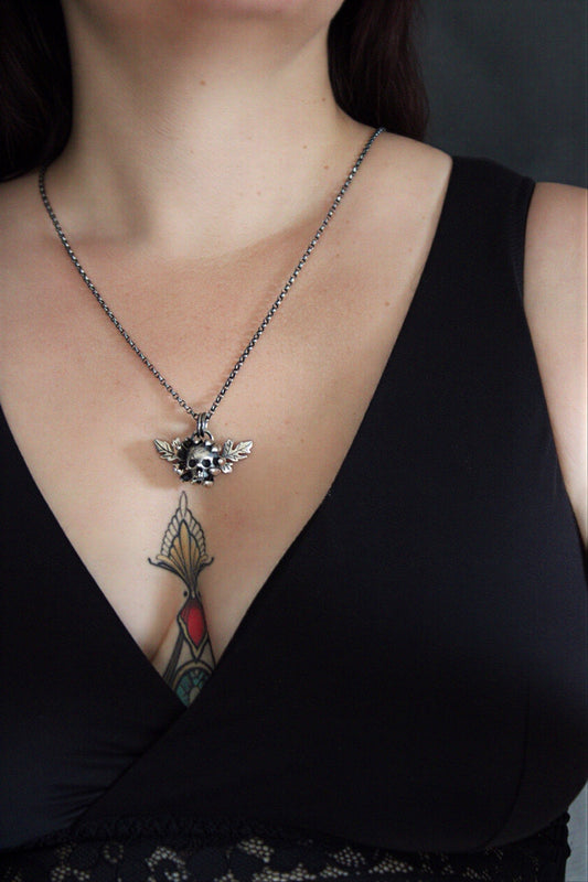 Pendentif Chrysanthème et Crâne