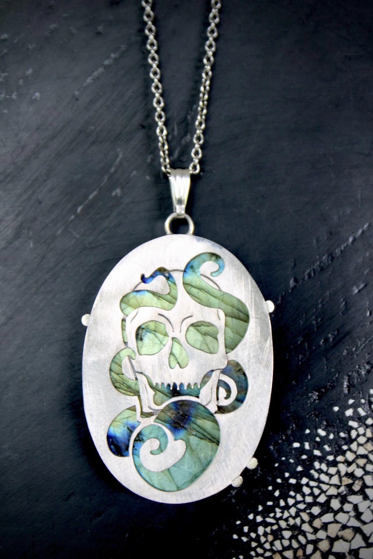 Pendentif Tako Crâne et labradorite image 2