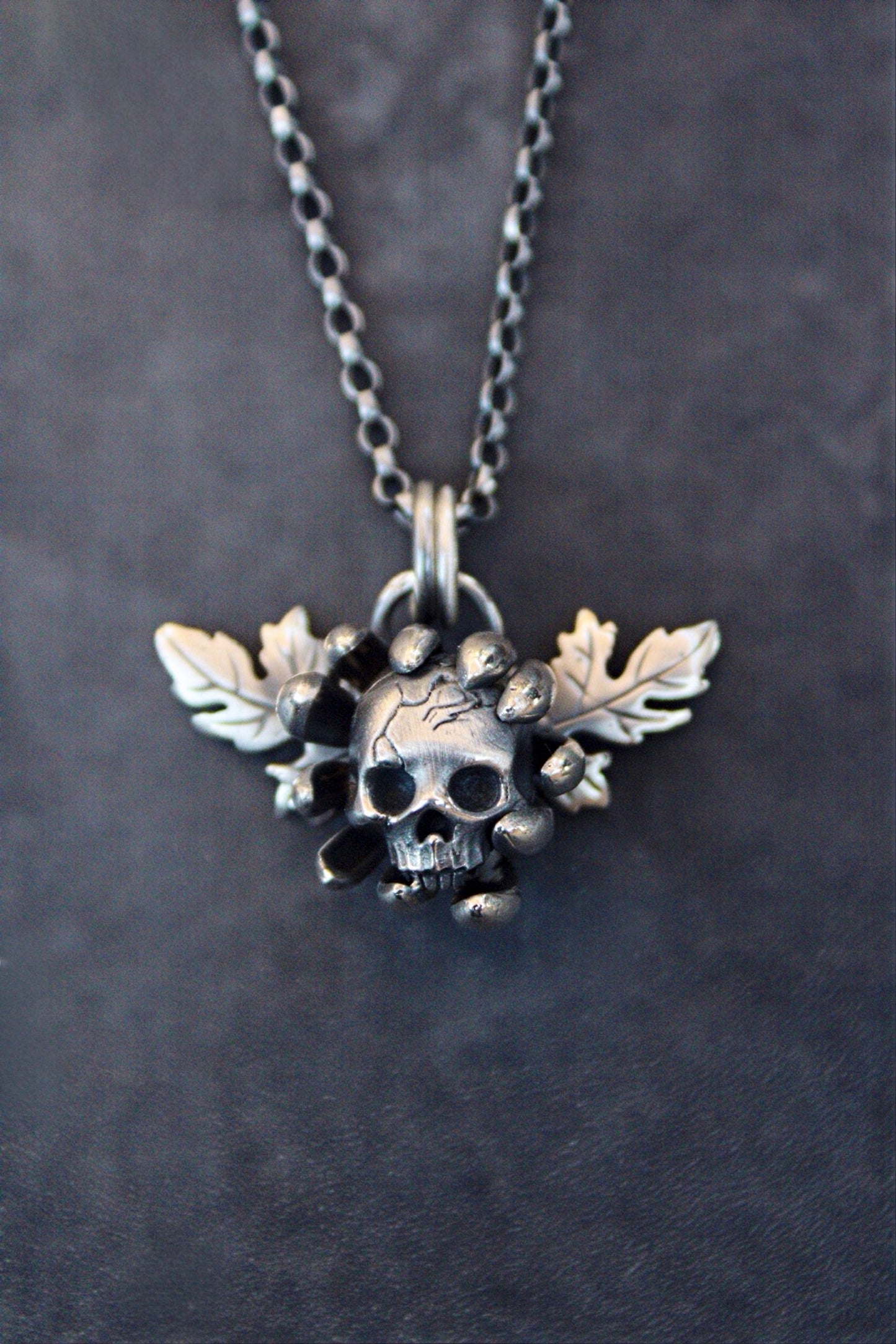 Pendentif Chrysanthème et Crâne