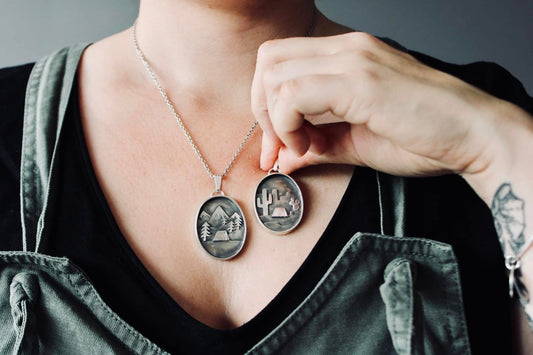 Pendentif "Camping dans le désert"