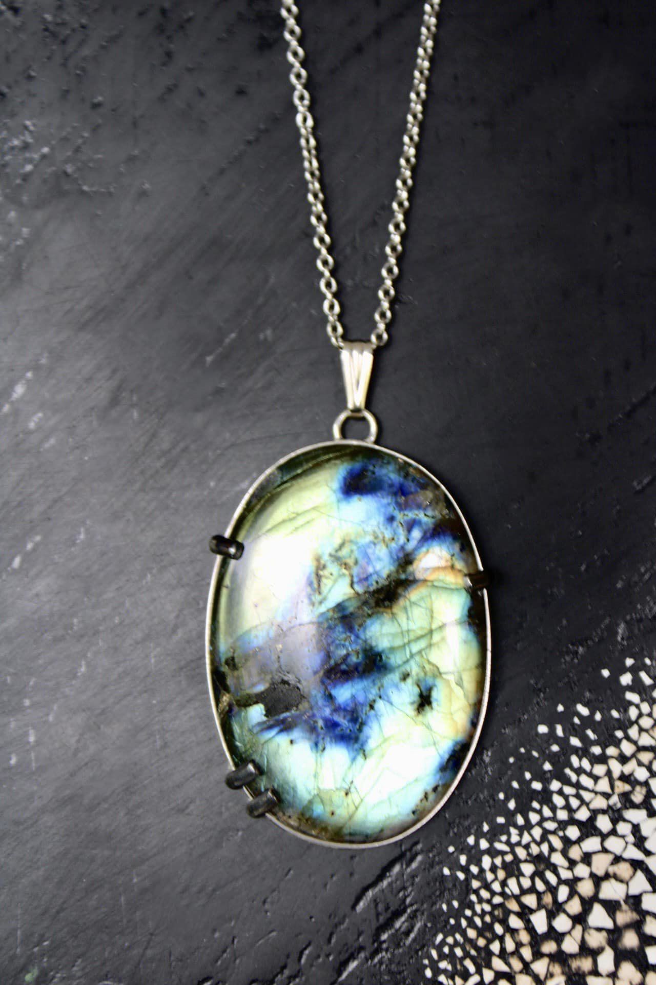 Pendentif Tako Crâne et labradorite image 1